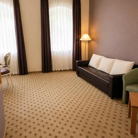 Batthyany Kastelyszallo Hotel