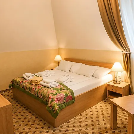 Batthyany Kastelyszallo Hotel 4*