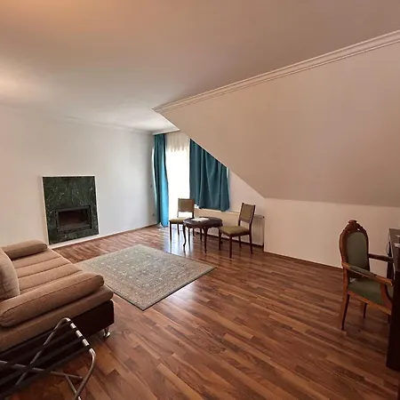 Batthyany Kastelyszallo Hotel